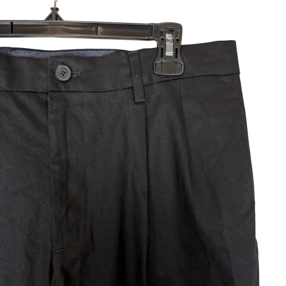 Dockers Signature Khaki Pants Men 32x30 Black Pleated Classic Fit Flex Waistband